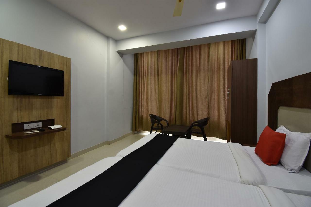 Capital O 44358 Hotel Vihar Deluxe Ratnāgiri Exterior foto